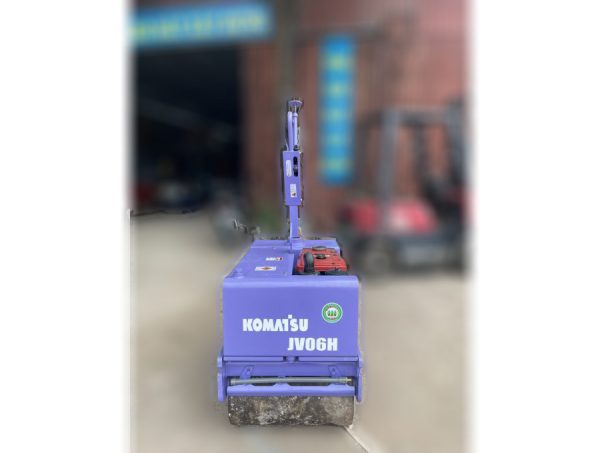 Máy lu dắt tay Komatsu 800KG